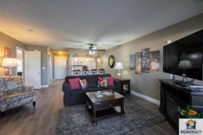 2BR Walk-In Condo - Near the 76 Strip - Pool - FREE TICKETS INCLUDED - CLC-6